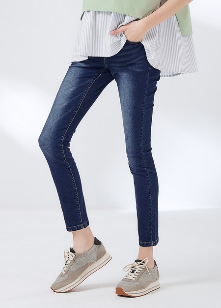Washed Maternity Curvy Jeans